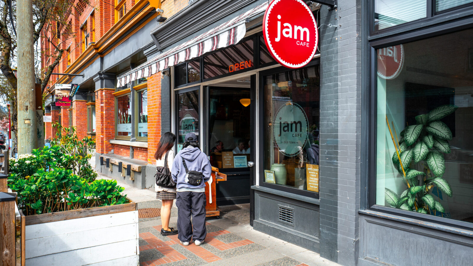 Jam Cafe breakfast and brunch restaurant in Downtown Victoria near Spencer Block